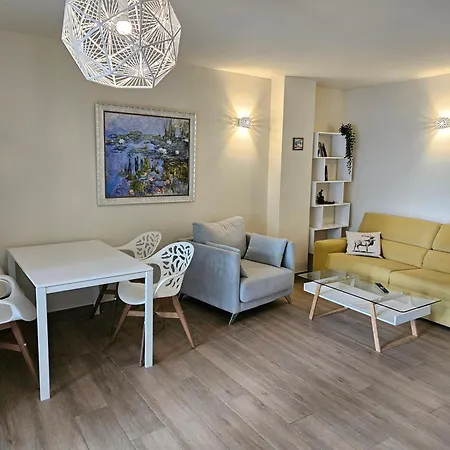Lychee - Golden Star Apartment *